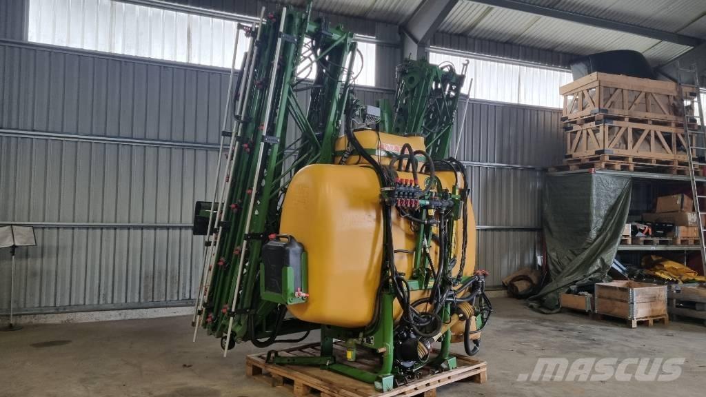 Amazone UF 1200 Zamontowane opryskiwacze