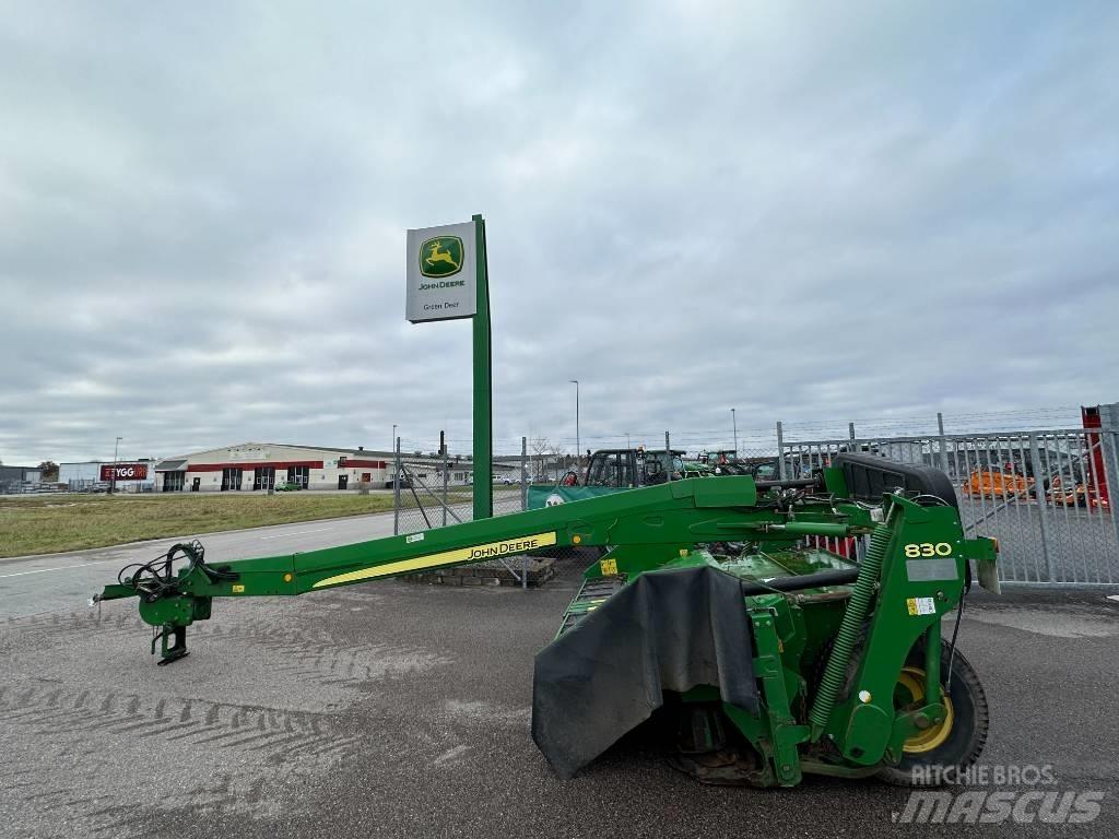 John Deere 830 Kosiarki ze wstępną obróbka paszy