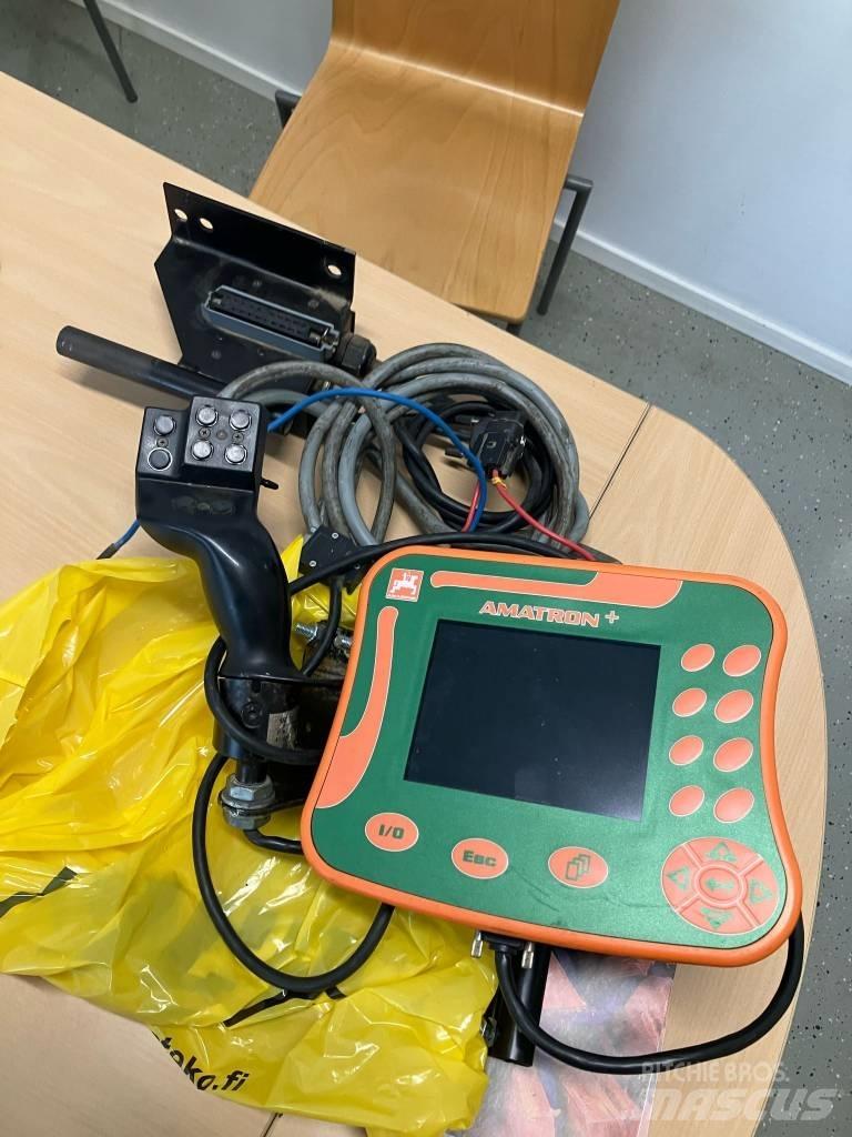 Amazone UX 3200 Opryskiwacze zaczepiane