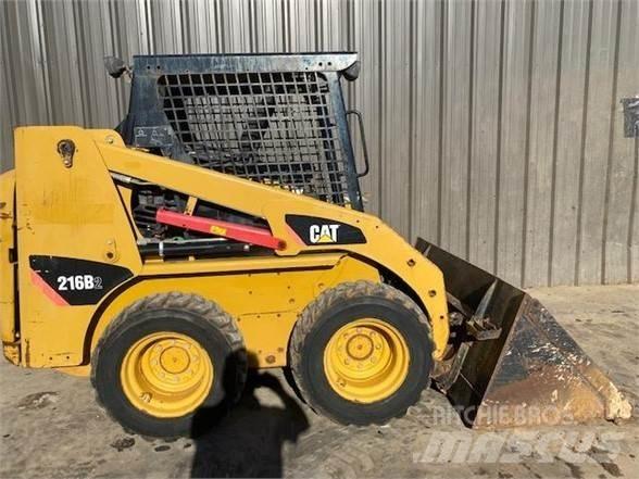 CAT 216B2 Ładowarki burtowe