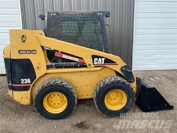 CAT 236 Ładowarki burtowe