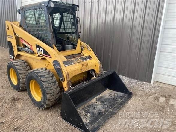 CAT 236 Ładowarki burtowe