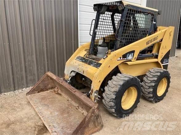 CAT 236B Ładowarki burtowe