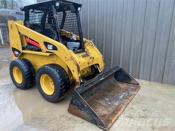 CAT 236B2 Ładowarki burtowe