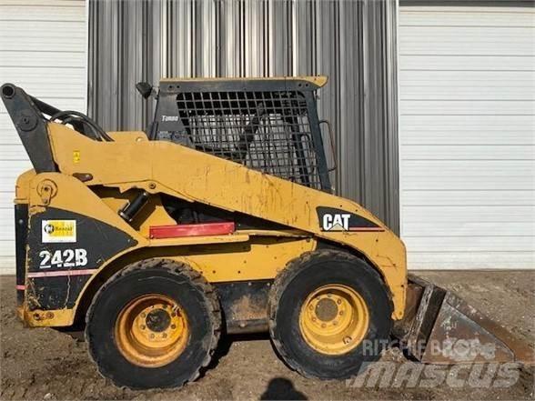 CAT 242B Ładowarki burtowe