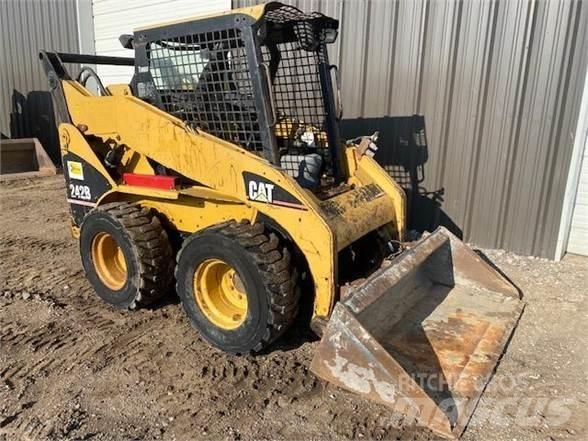 CAT 242B Ładowarki burtowe