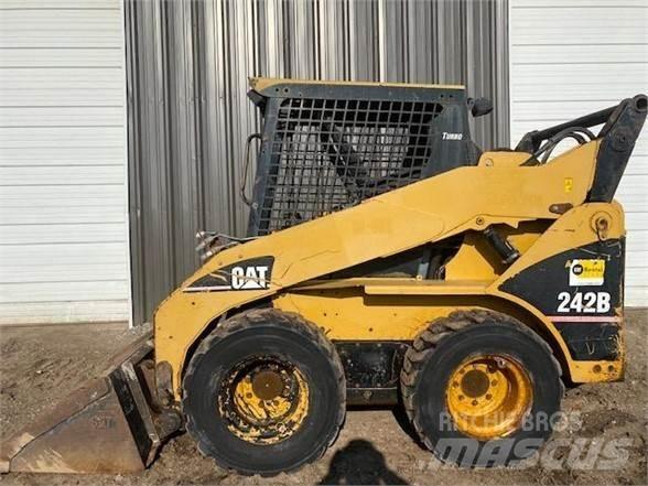 CAT 242B Ładowarki burtowe