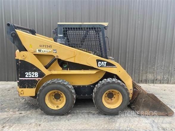 CAT 252B Ładowarki burtowe