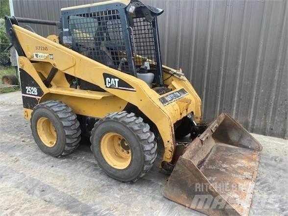 CAT 252B Ładowarki burtowe