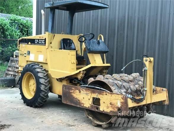 CAT CP-323C Walce jednobębnowe