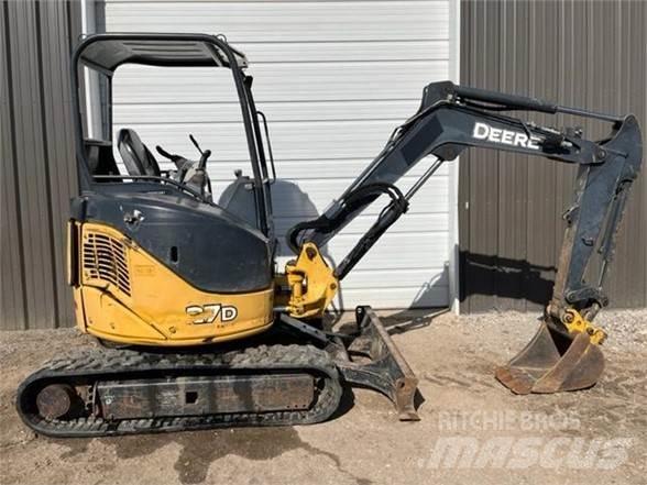 John Deere 27D Minikoparki