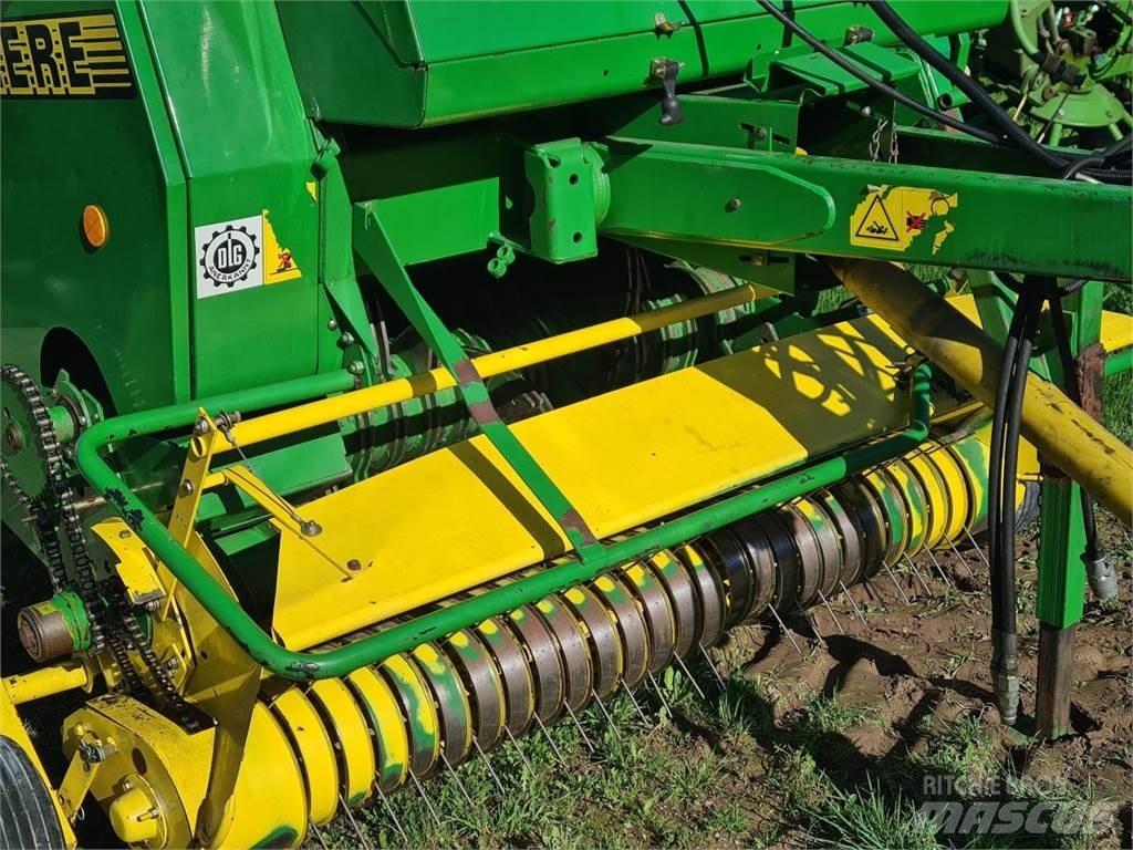 John Deere 590 Prasy zwijające