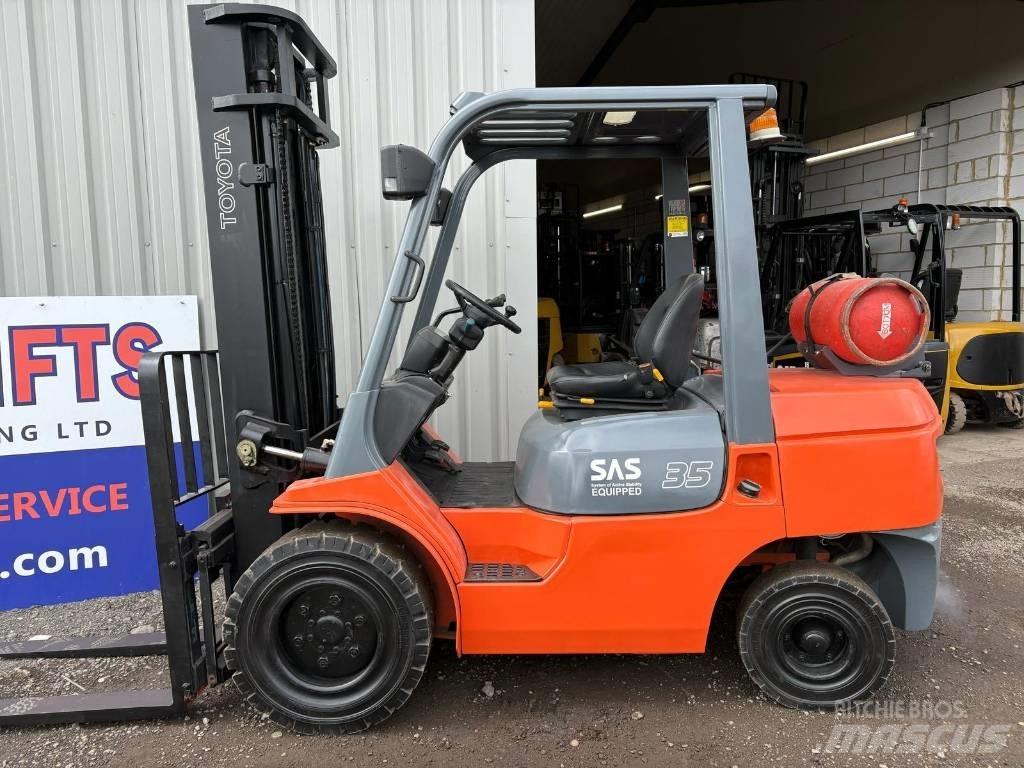 Toyota 7FGJ35 Wózki LPG