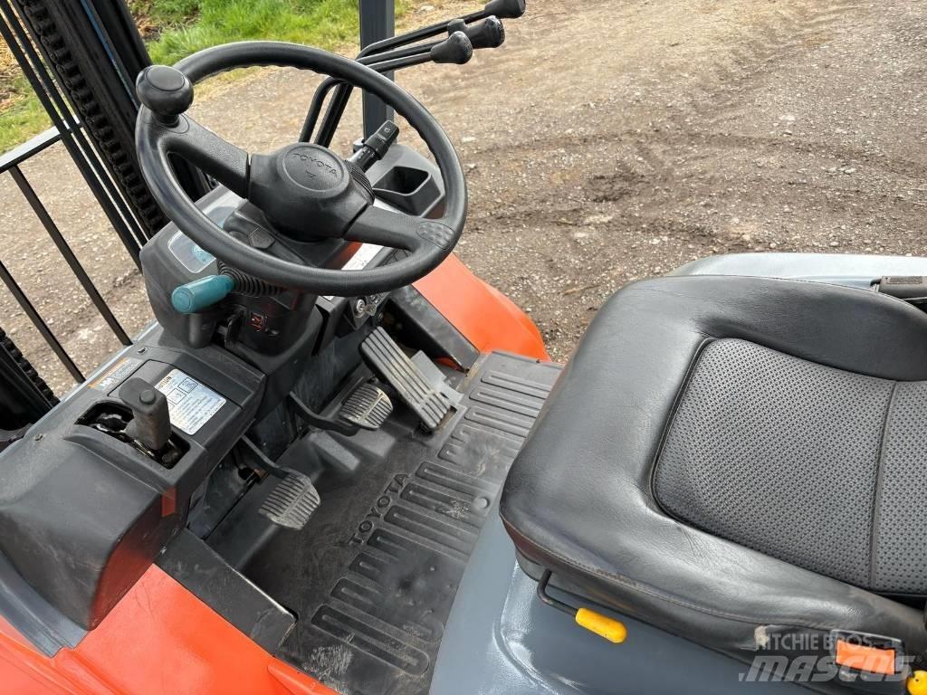 Toyota 7FGJ35 Wózki LPG