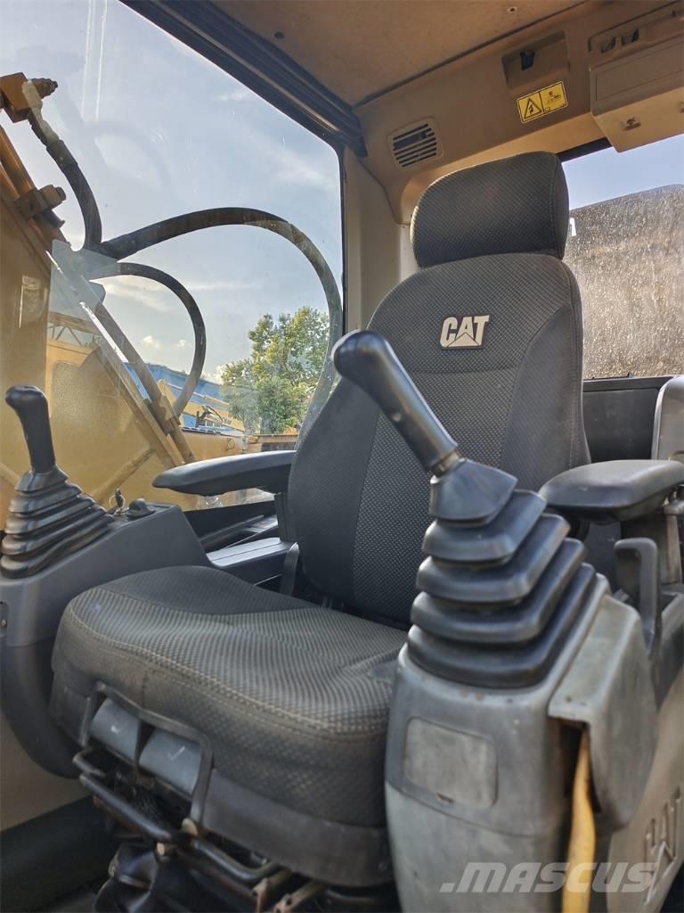 CAT 320 D 2 L Koparki gąsienicowe