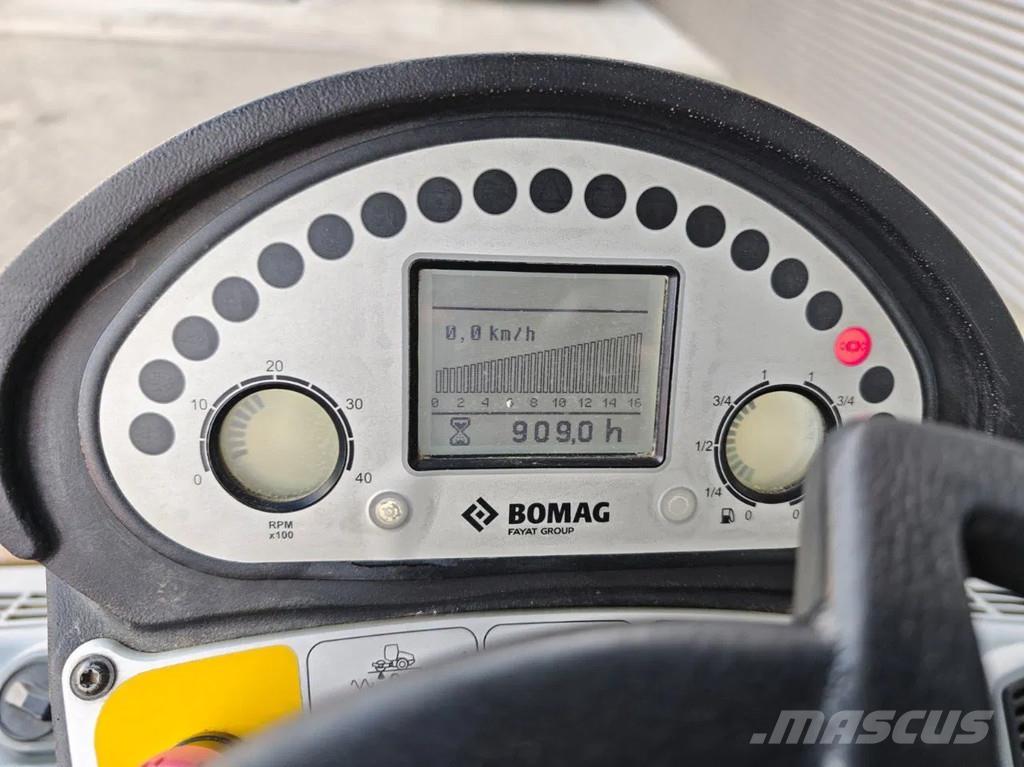 Bomag BW 177 D-5 Walce ogumione