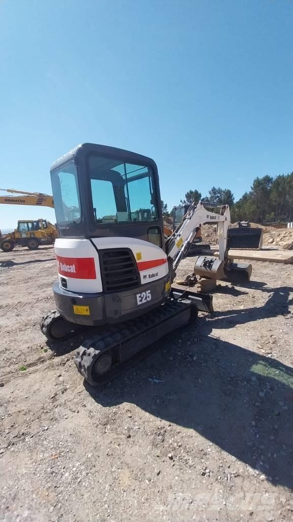 Bobcat E 25 Minikoparki