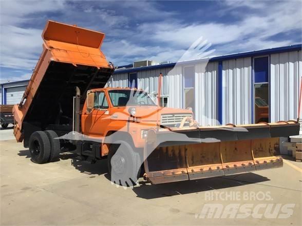 Ford F800 Piaskarki i solarki