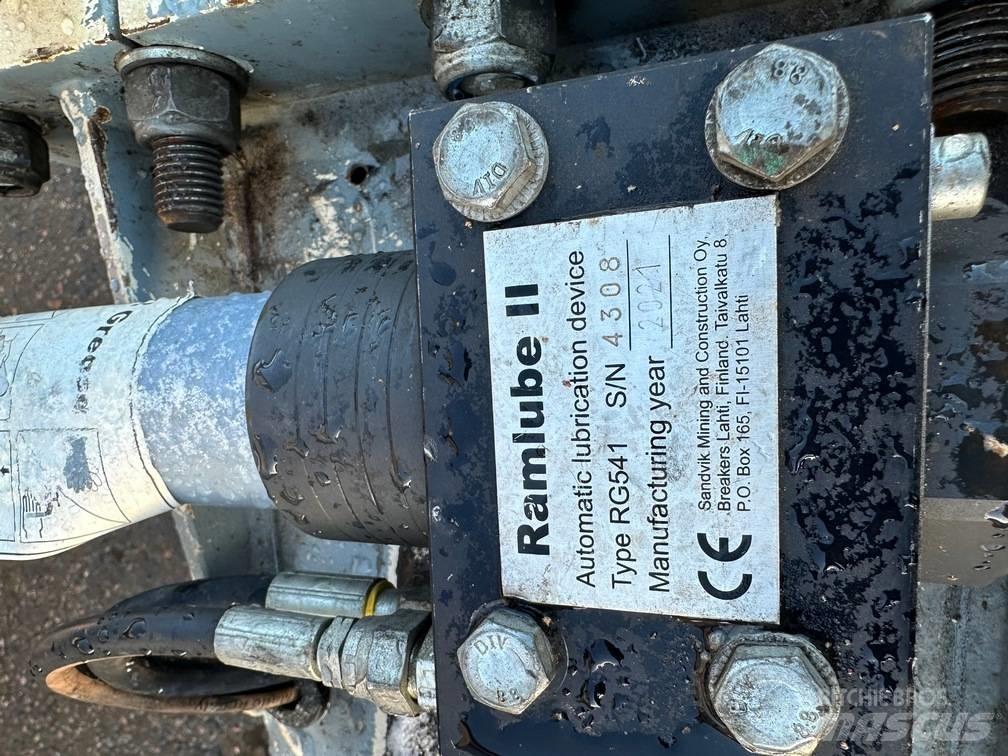 Rammer 1533 Młoty hydrauliczne