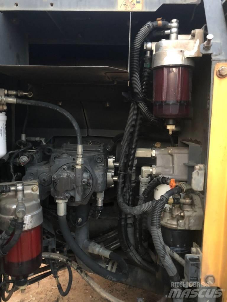 New Holland E 145 Koparki gąsienicowe