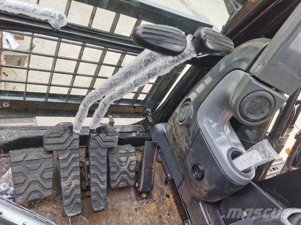 CAT 330 D Koparki gąsienicowe