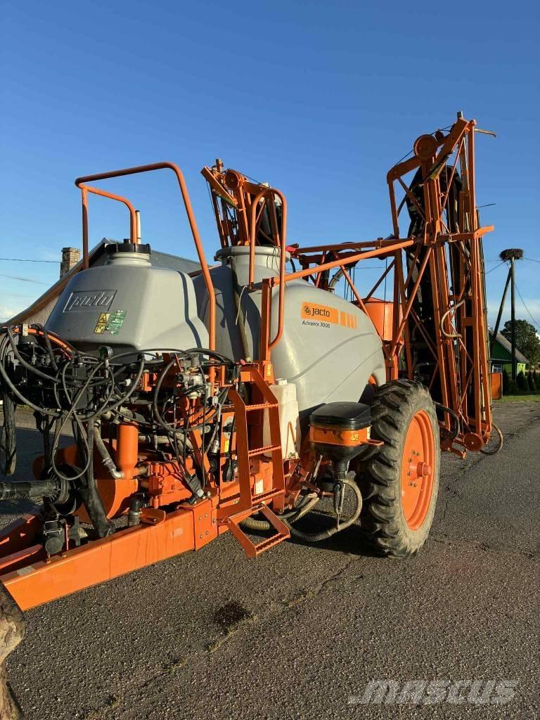 Jacto ADVANCE 3000 Opryskiwacze zaczepiane