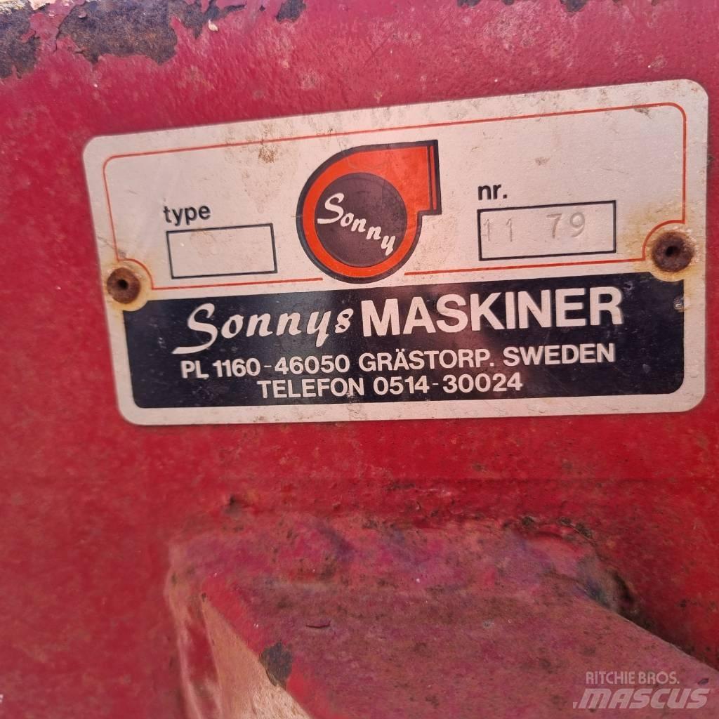 Sonnys Timmerkärra Inne przyczepy
