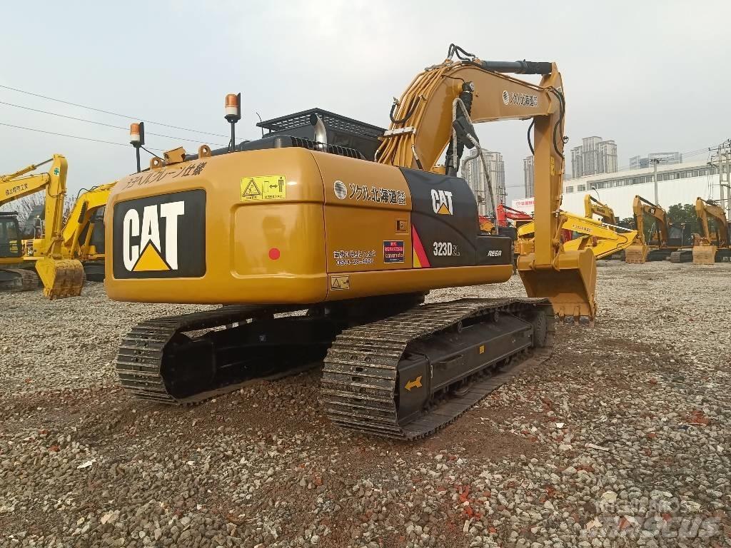 CAT 323 D Koparki gąsienicowe
