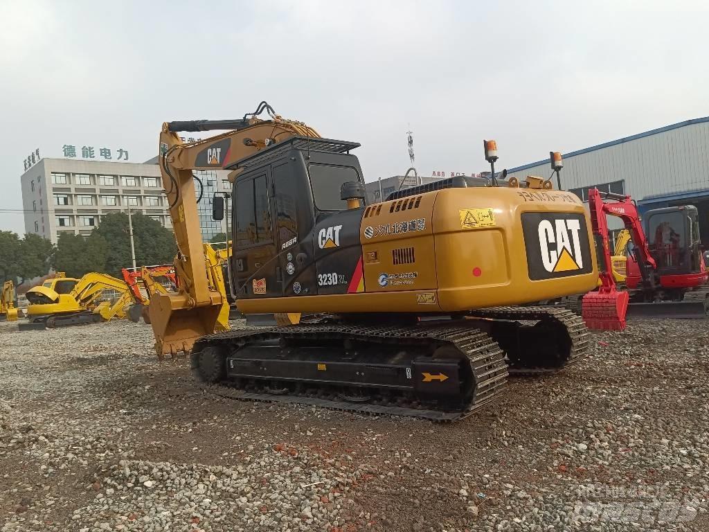 CAT 323 D Koparki gąsienicowe