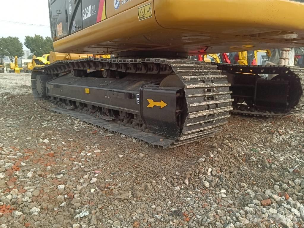 CAT 323 D Koparki gąsienicowe