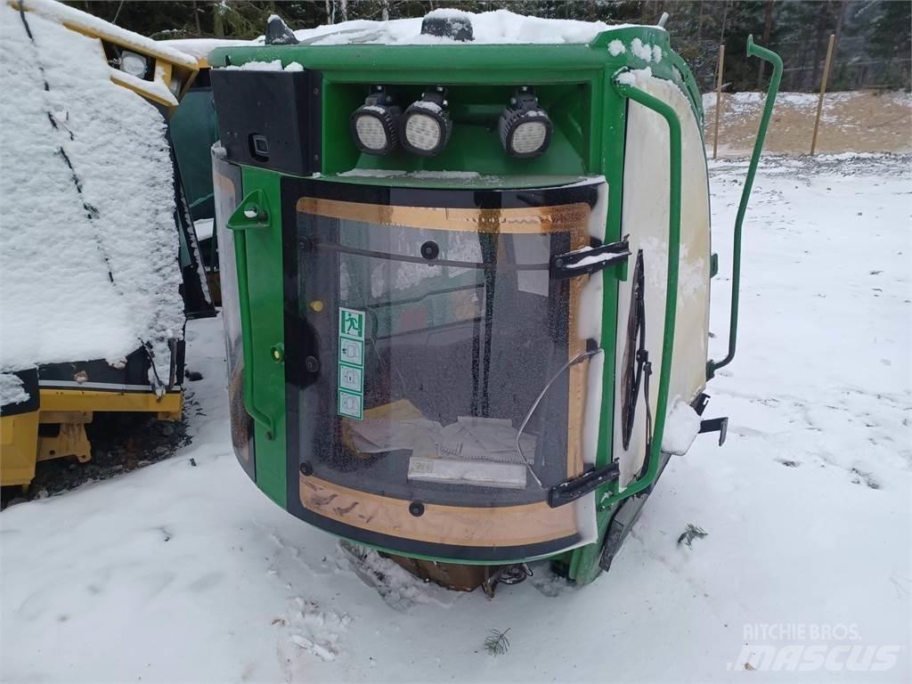 John Deere 1210e Kabiny i wnętrze