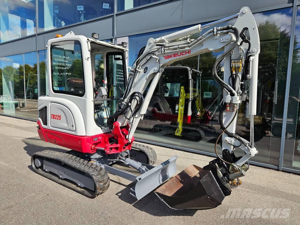 Takeuchi TB 225 Minikoparki