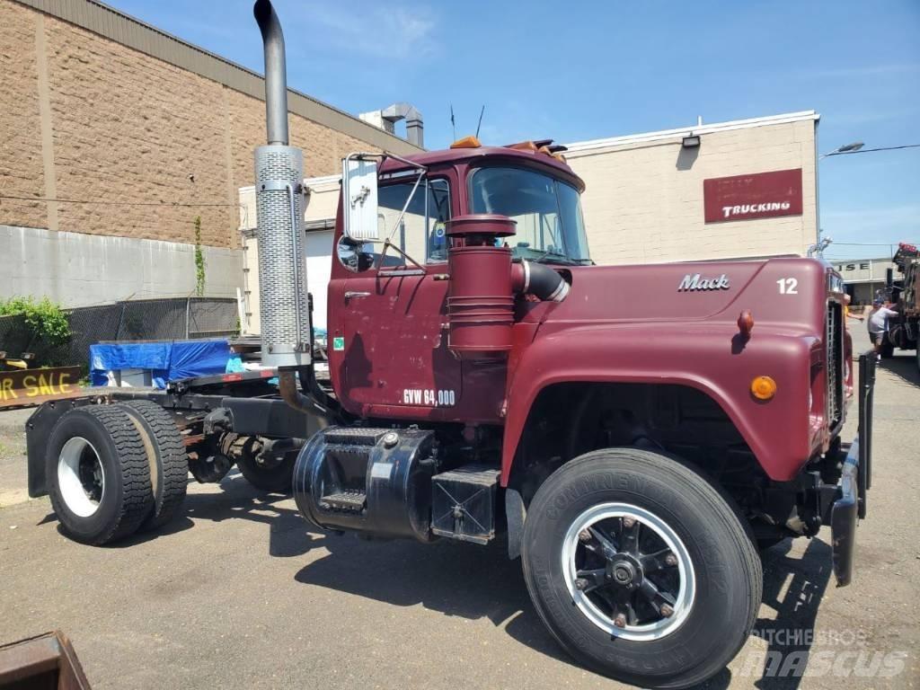 Mack RD 690 P Ciągniki siodłowe