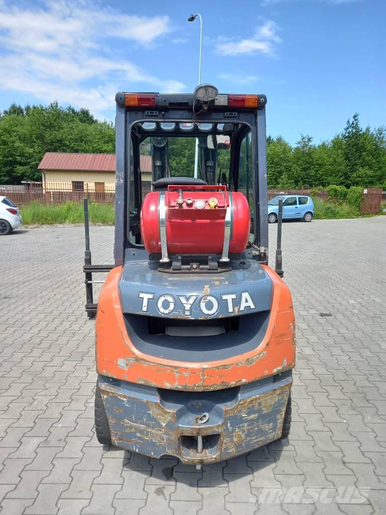 Toyota 8 FGF 30 Wózki LPG