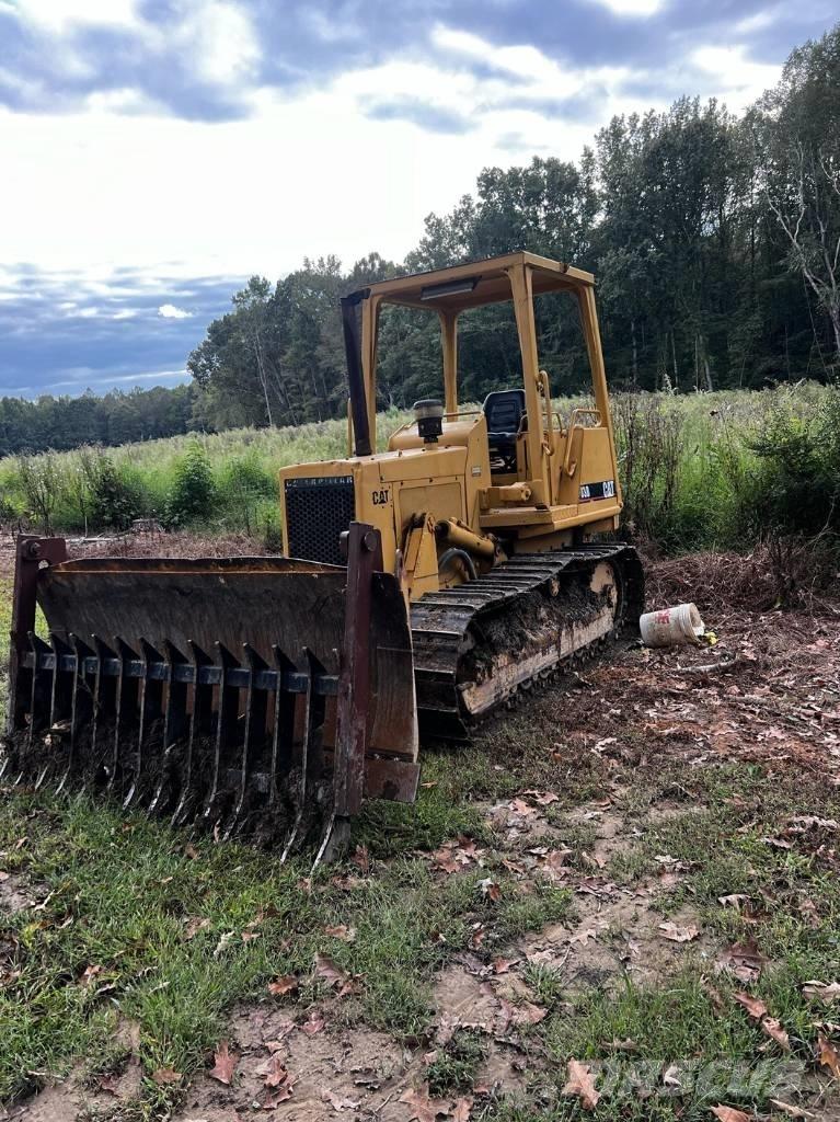 CAT D 3 B Spycharki gąsienicowe