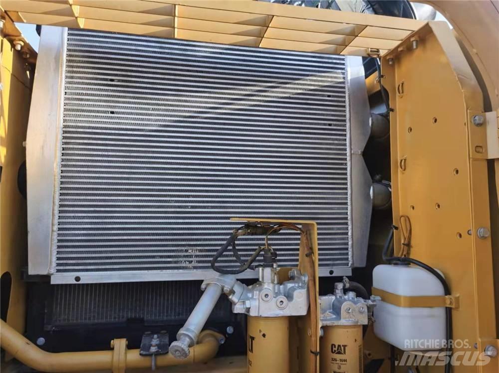 CAT 326D Koparki gąsienicowe
