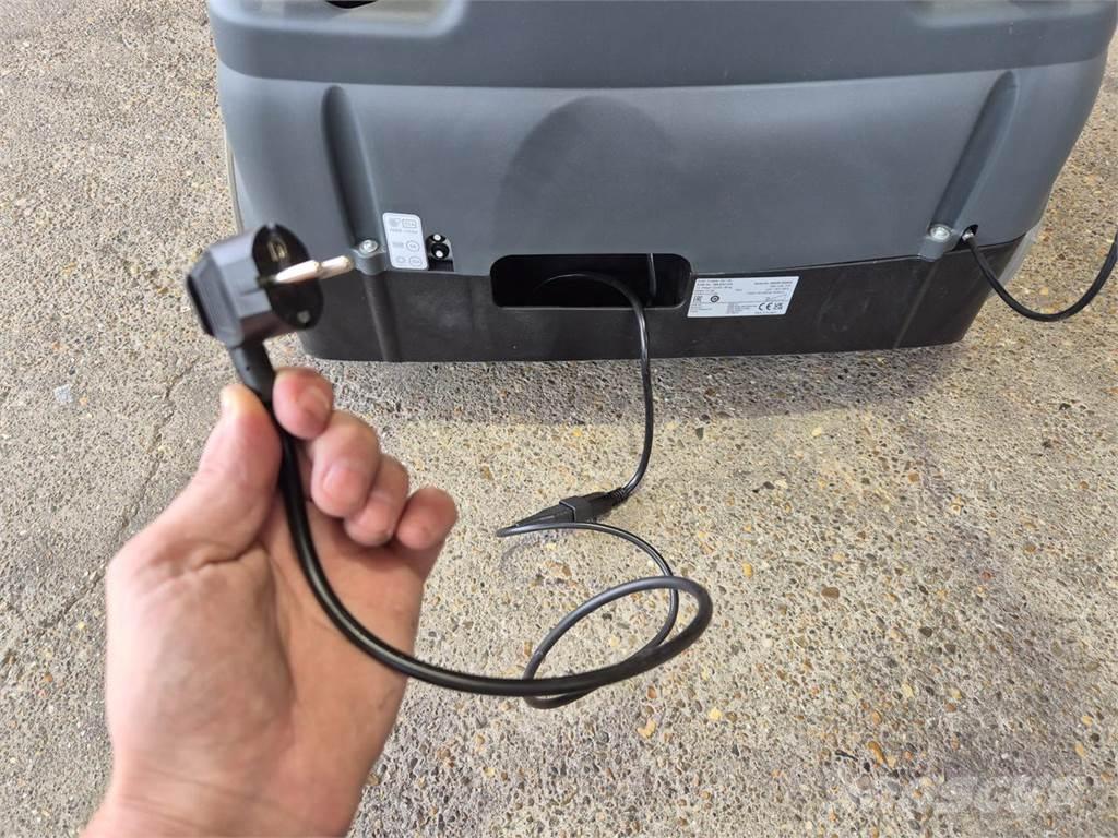 Nilfisk SW 750 Zamiatarki - Zgarniarki - Odśnieżarki