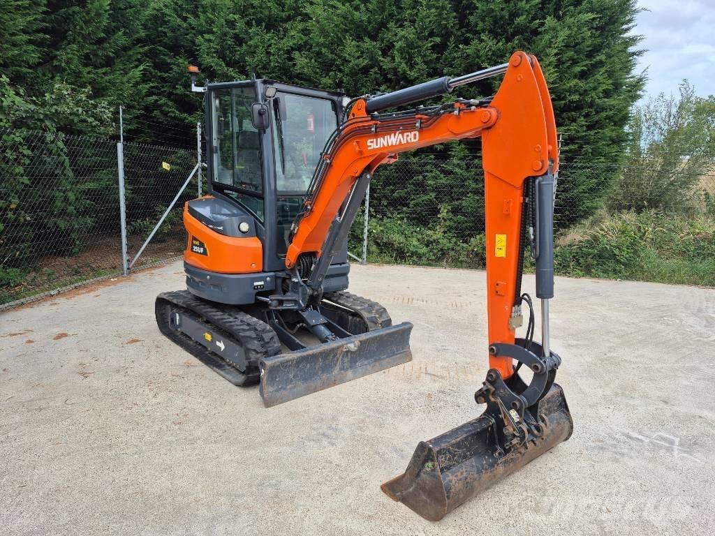 Sunward SWE 25 UF Minikoparki