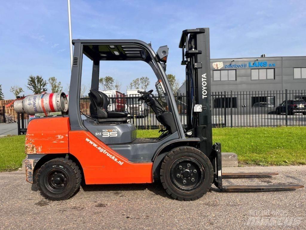 Toyota 02-8FGJF35 Wózki LPG