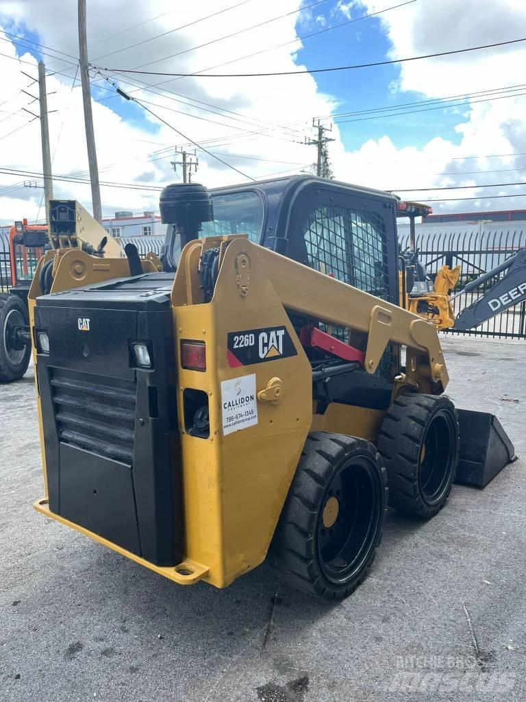 CAT 226 D Ładowarki burtowe