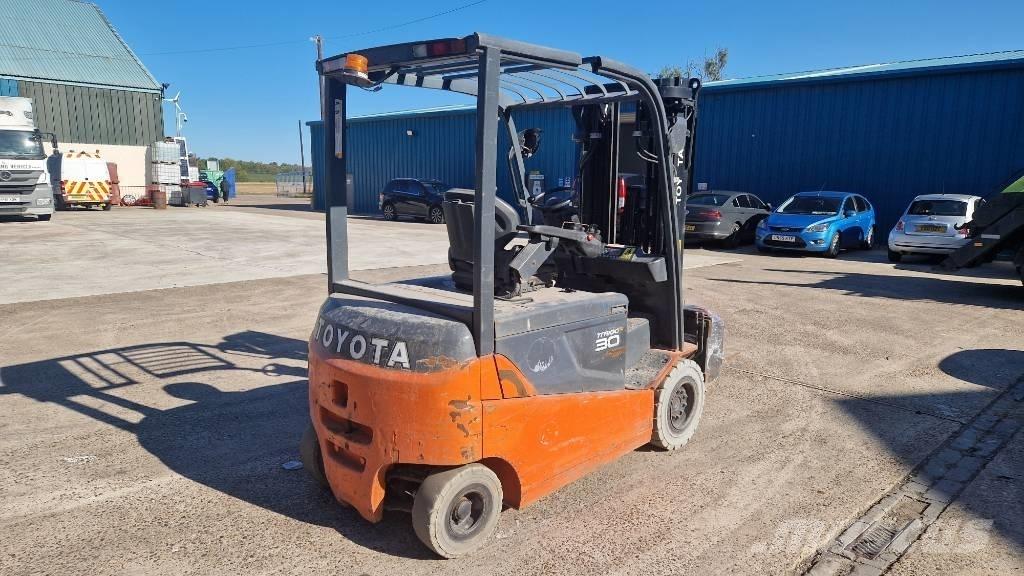 Toyota 8 FBMT 30 Wózki elektryczne