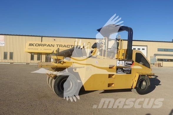 CAT PS-360C Walce ogumione