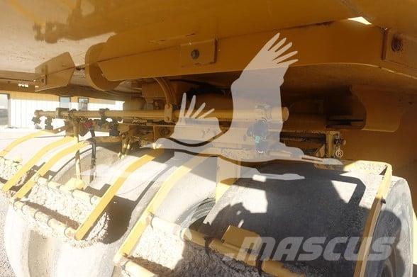 CAT PS-360C Walce ogumione