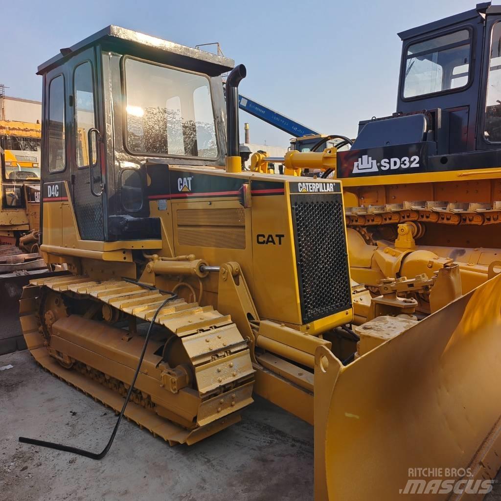 CAT D 4 C Spycharki gąsienicowe