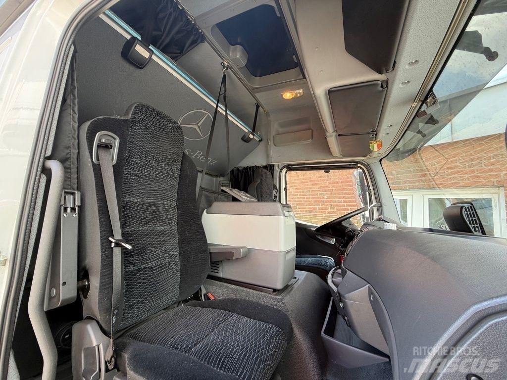 Mercedes-Benz 1530L Ciężarówki firanki