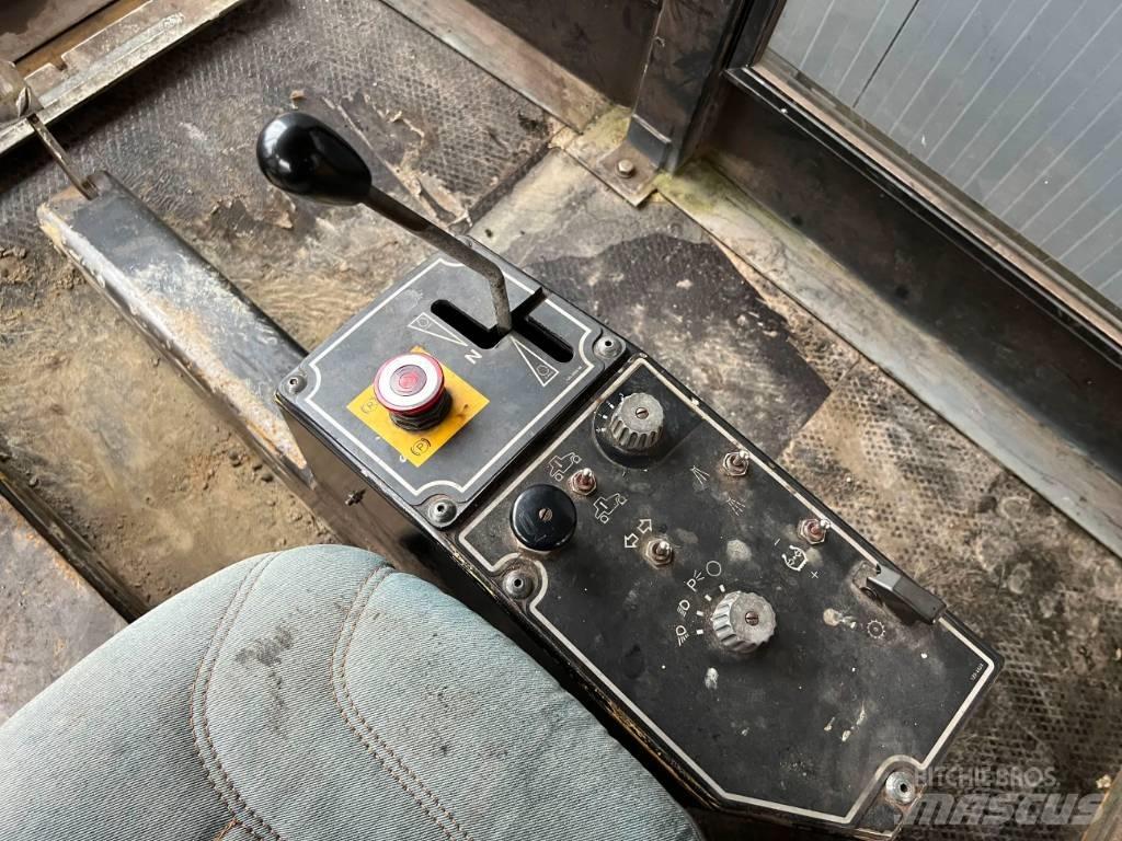 CAT PS300B Walce ogumione