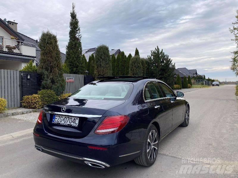 Mercedes-Benz E 300D Samochody osobowe