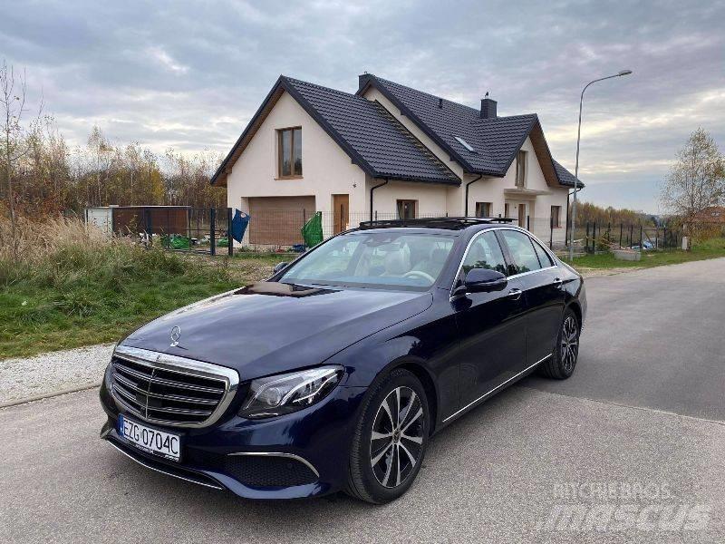 Mercedes-Benz E 300D Samochody osobowe