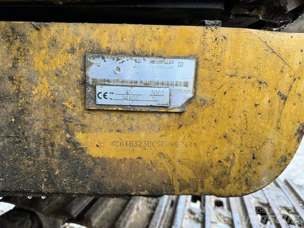 CAT 323 D Koparki gąsienicowe