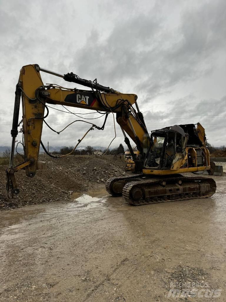 CAT 323 D Koparki gąsienicowe